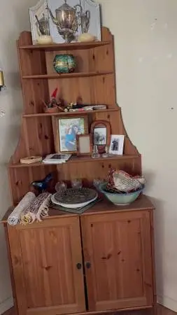 Beautiful Corner Oak Hutch