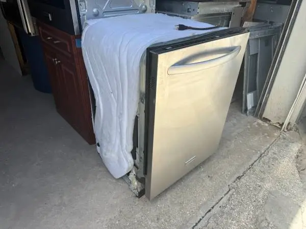SS KitchenAid Dishwasher Fully Intergrated Model # KUDE70FXSS4 Used