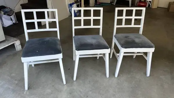 Set of 3 modern chairs