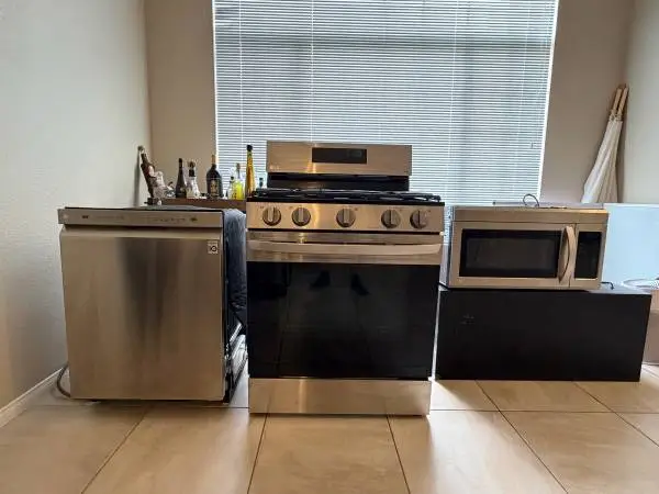 Oven Dishwasher and Microwave for sale!