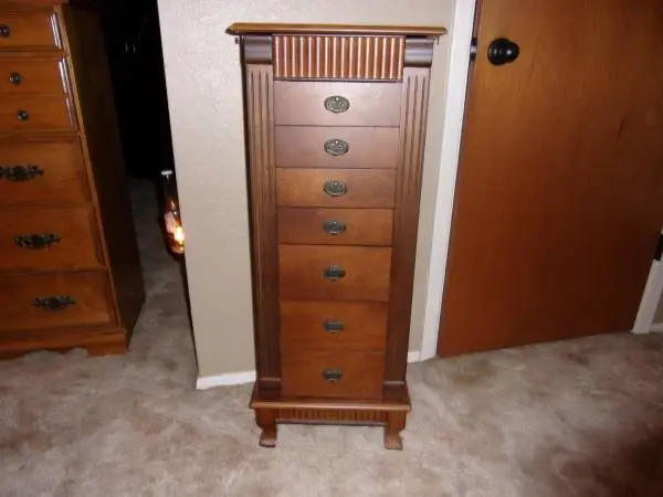 Jewelry box