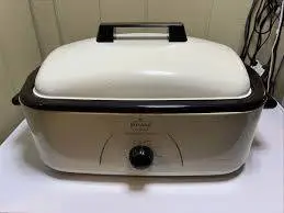 like new White Roaster Oven With Lid