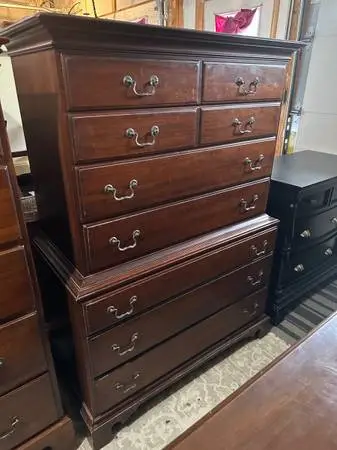 Chest of drawers