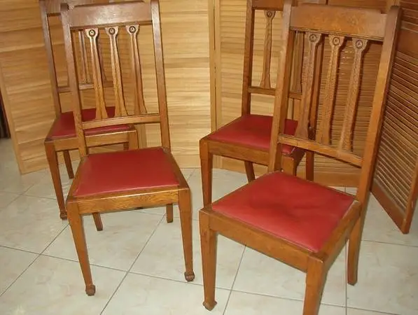 Set of 4 Original Oak Arts and Crafts Dining Chairs.