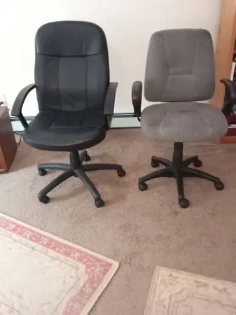 2 Pneumatic, Office chairs.
