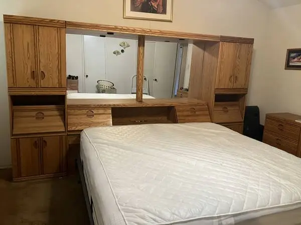 Three-piece bedroom suit With lights and plugins