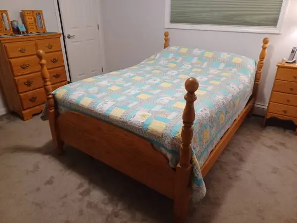 4-Poster Cannonball Bed - Solid Oak, Full-Size, Like New!