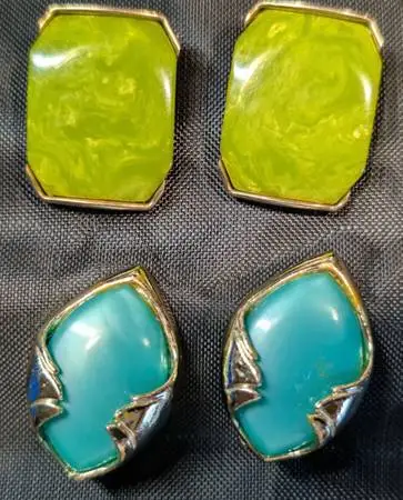 Vintage 1940-50s Clip On Earrings Lot 2 Pr Swirled Lime Catalin Turquo