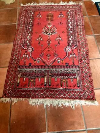 Oriental Rug 3 X 5 , hand knotted ,not machine made, nice condition