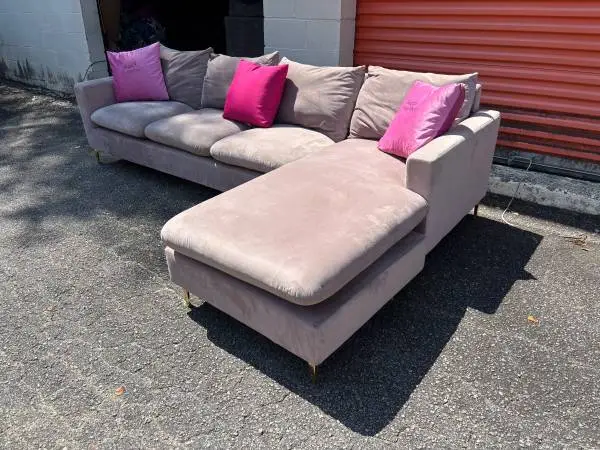 USED 3 piece PINK sectional🩷Pick up ONLY-Needs cleaning 🧼