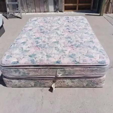 Queen mattress and box spring