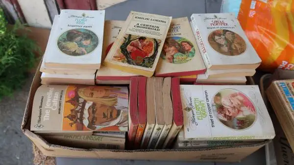 HARLEQUIN ROMANCE  (VINTAGE) BOOKS