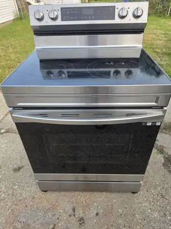 Selling Samsung Electric Range