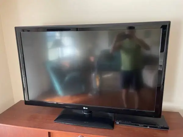 55 inch LG LCD TV 55LK520 1080p COST $1000
