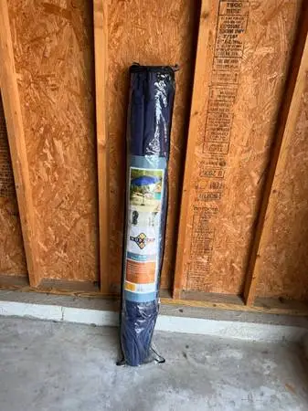 9’ round umbrella