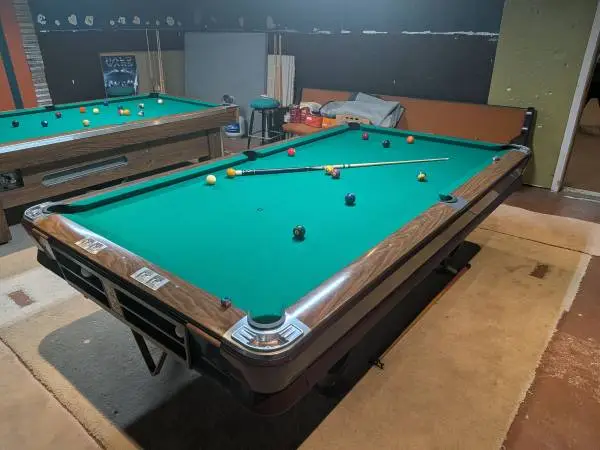 Brunswick 9 foot table in le