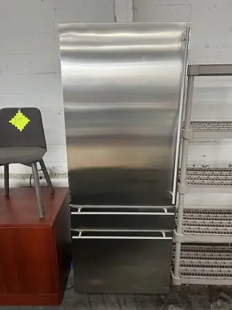 Stainless Refrigerators w/ Bottom Pull-out Freezer (NW Office Liq.)