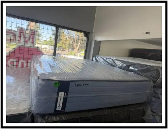 QUEEN SIZE SEALY POSTUREPEDIC PLUS MATTRESS & BOX SPRING BED SET