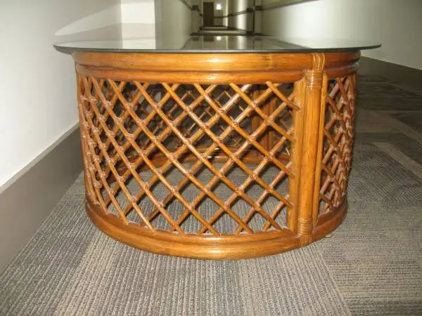 Round Bamboo Coffee Table, Cocktail Table, Excellent Condition!
