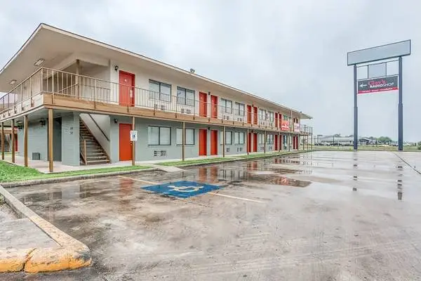 Two Bed Apartment All Bills Paid