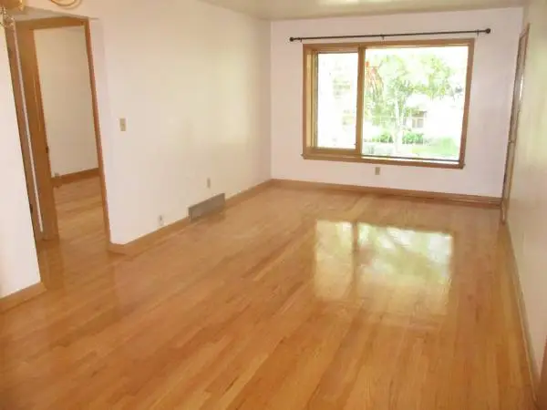 Southwest Milwaukee South 75th Street 2 Bdrm & 1 Bath Upper