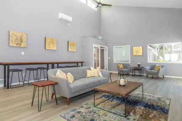 Enjoy all the modern conveniences, including washer/dryer