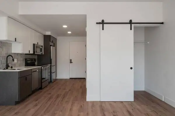 Adventure Awaits: Modern Studio with Rooftop & Game Room Perks