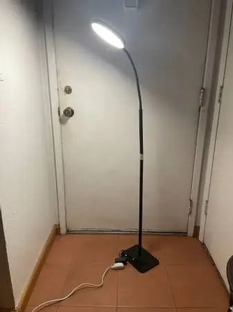 MODERN FLOOR LAMP