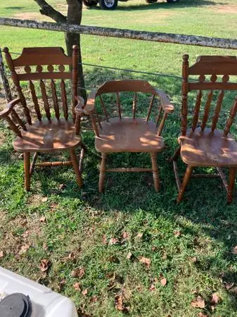 3 WOODEN DINING ROOM CHAIRS GOOD SHAPE