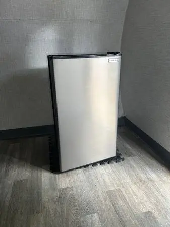 Ever chill 12 volt refrigerator never used