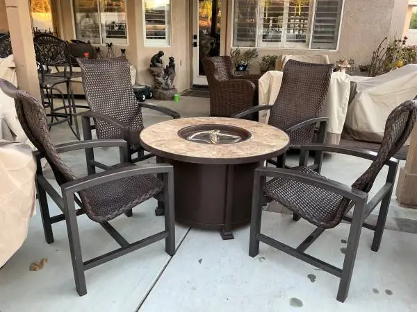 Luxury Patio Tropitone 4 lakeside club chairs!