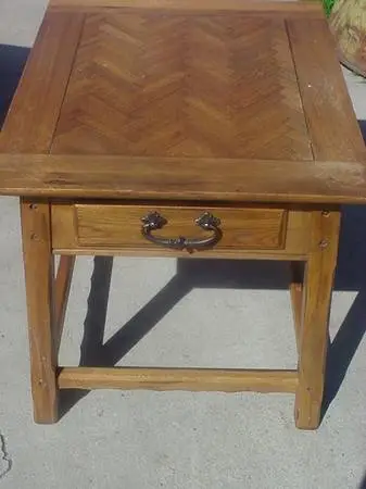 THOMASVILLE end table with 1 drawer