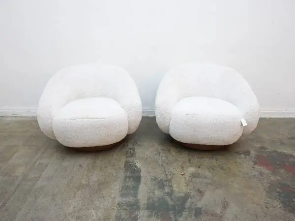 Caracole Smoosh Accent Chair (We Have 2) $999.00 Dimensions in Inches: