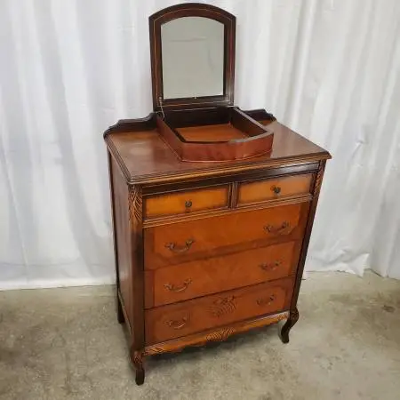 Vintage Morris Furniture (LA) Queen Anne Style Vanity Chest