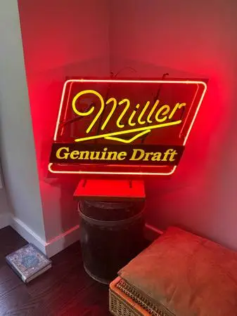 Neon Beer Sign ( Miller Genuine Draft)