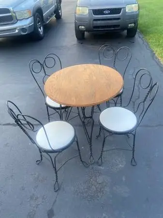 RARE: Table and (4)chairs(vintage 1920’s ice cream parlor set)