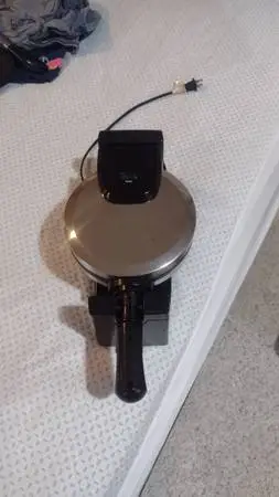 Bella Waffle Maker! Perfect Shape!