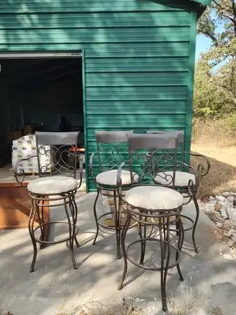 4 bar stools
