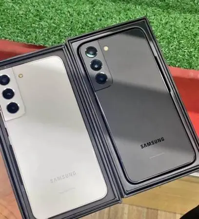 Galaxy S22 Unlocked  5G Each