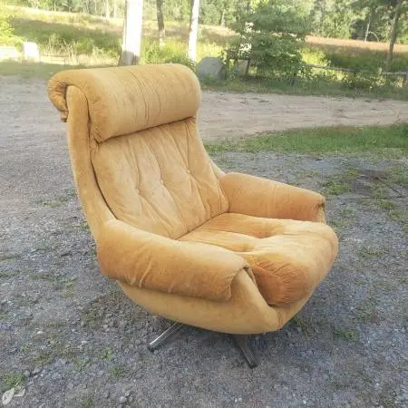 Vintage mid-century modern yellow gold lounge chair