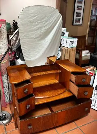 Beautiful Vintage 5-Drawer Mirrored Vanity