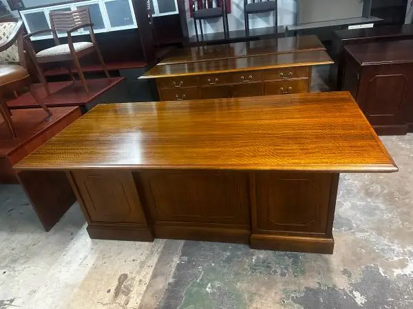 OFFICE DESK EXECUTIVE TRADITIONAL DESK WITH CREDENZA SET
