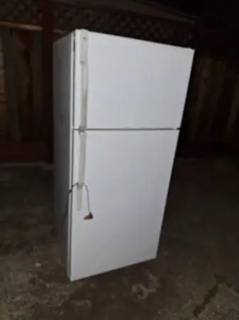 GE Refrigerator - Works Great - Clean - Greaf Price!!