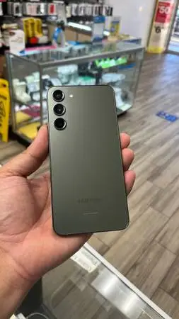 Samsung Galaxy S23+ 256gb unlocked small black dot on screen , see picture