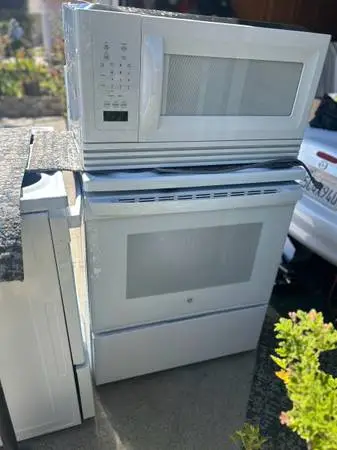 Ge Electric Range and Microwave