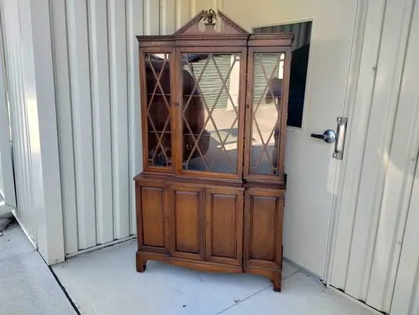Vintage Federal Revival Style Mahogany China Cabinet w/Key