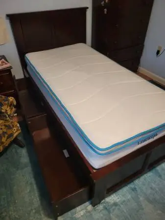 Twin size bed