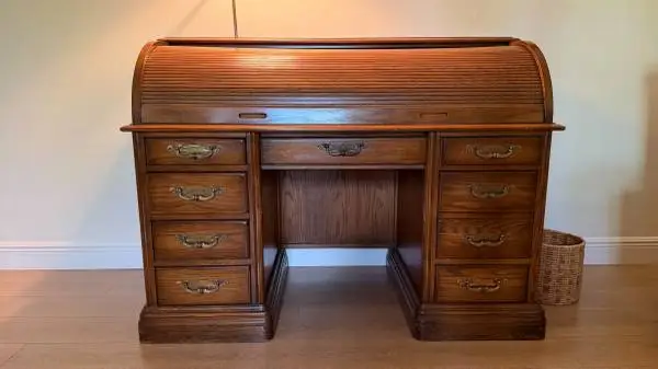 Roll top desk - great cond., Oak