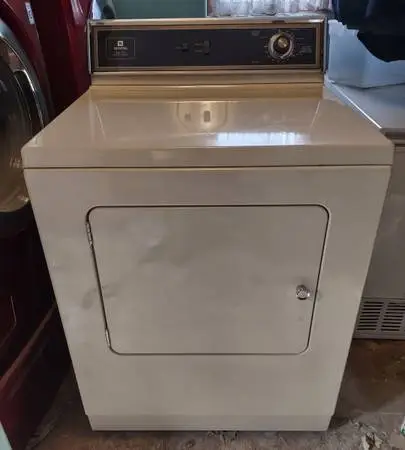 ELECTRIC DRYER MAYTAG HEAVY DUTY KING SIZE CAPACITY IN EXCELLENT CONDITION