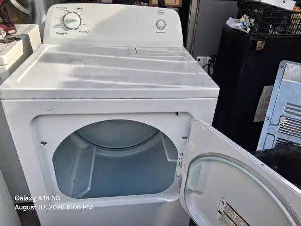 Roper by Whirlpool Heavy Duty Electric Dryer deeply cleaned no lint